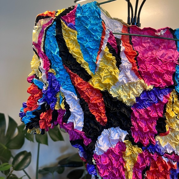 Funky Ruffled Popcorn Top - Picture 6 of 6